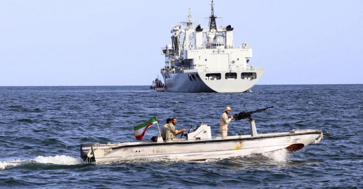 Иран, Русия и Китай показват кораби в съвместно военноморско учение в Оманския залив