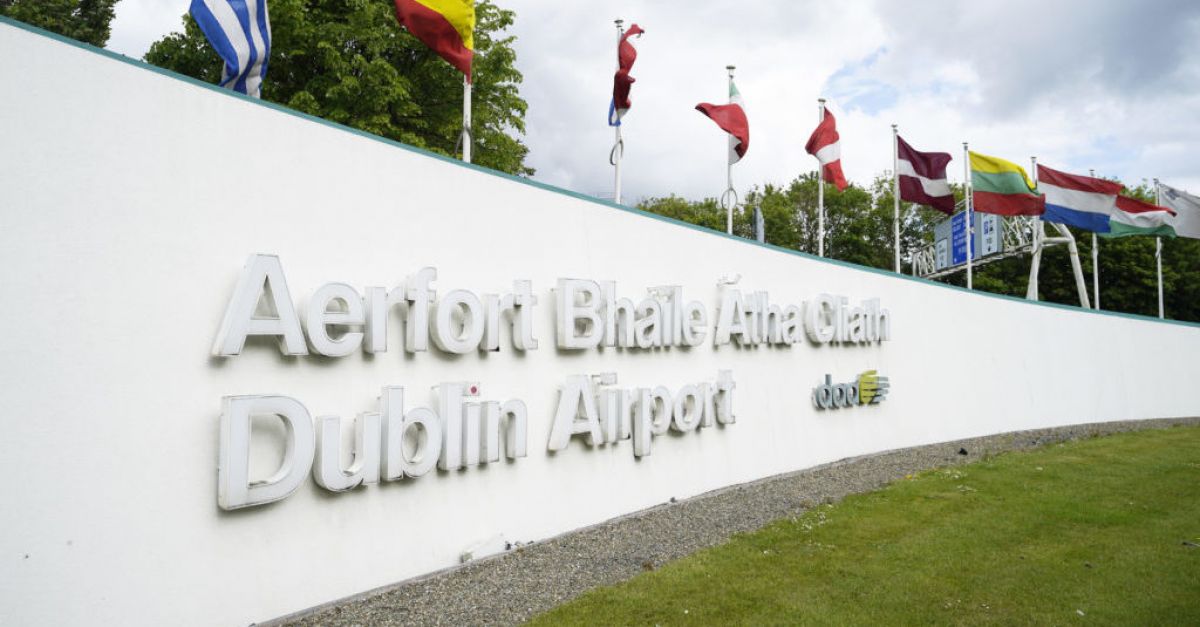 На пътниците на полет за Дъблин е казано да се свържат с HSE след потвърден случай на морбили