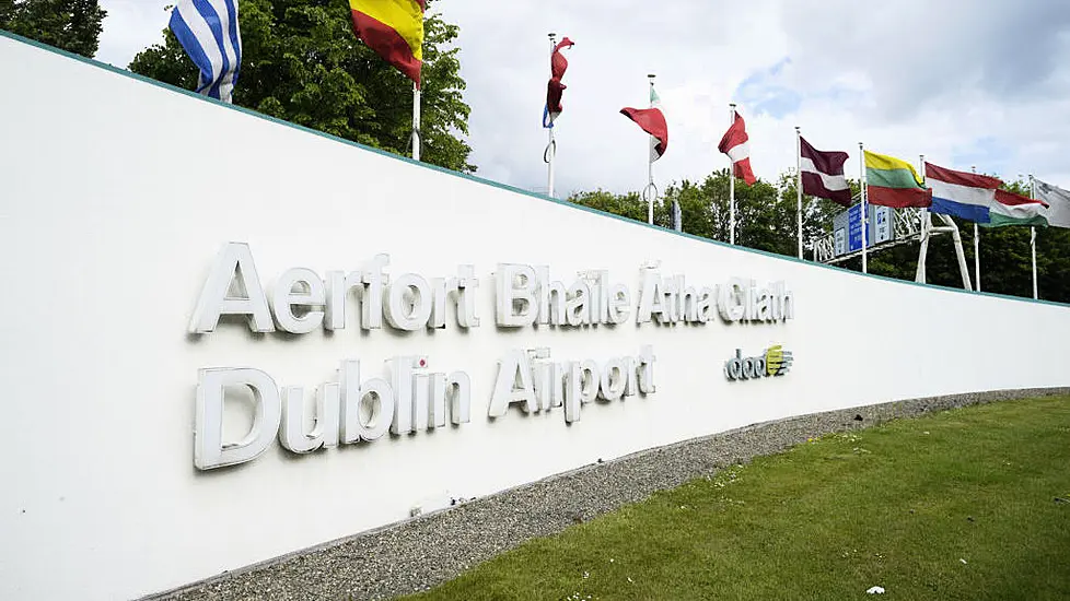 Passengers On Dublin-Bound Flight Told To Contact Hse After Confirmed Measles Case