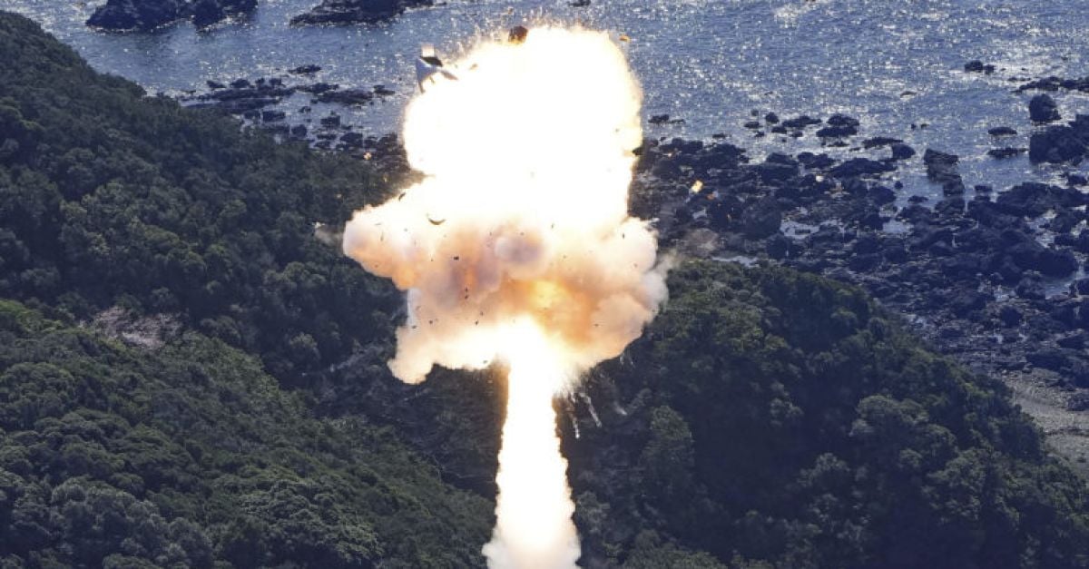 Първото изстрелване на японска частна ракета експлодира малко след излитане