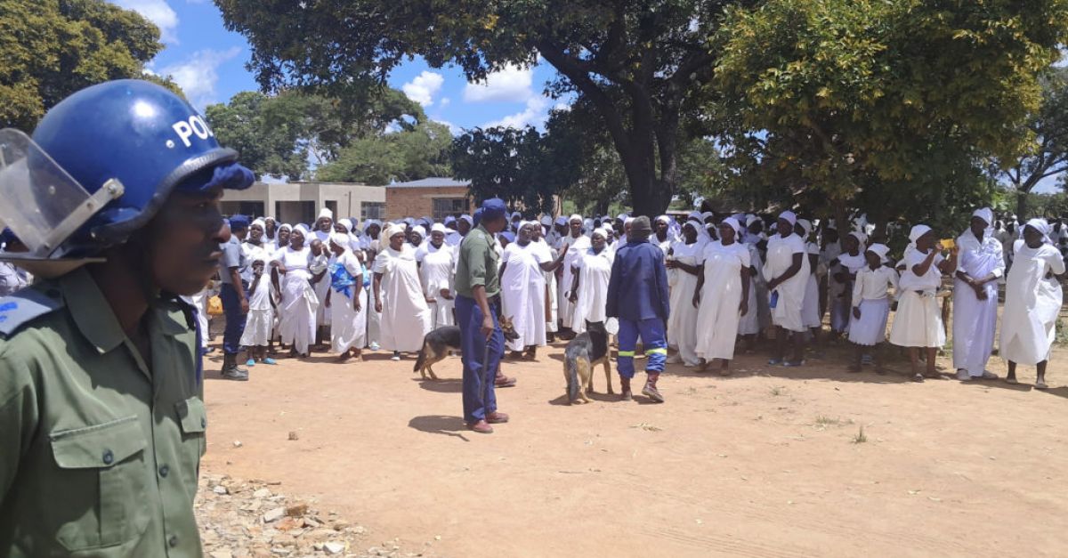 Полицията в Зимбабве спаси 251 деца при акция на религиозна секта
