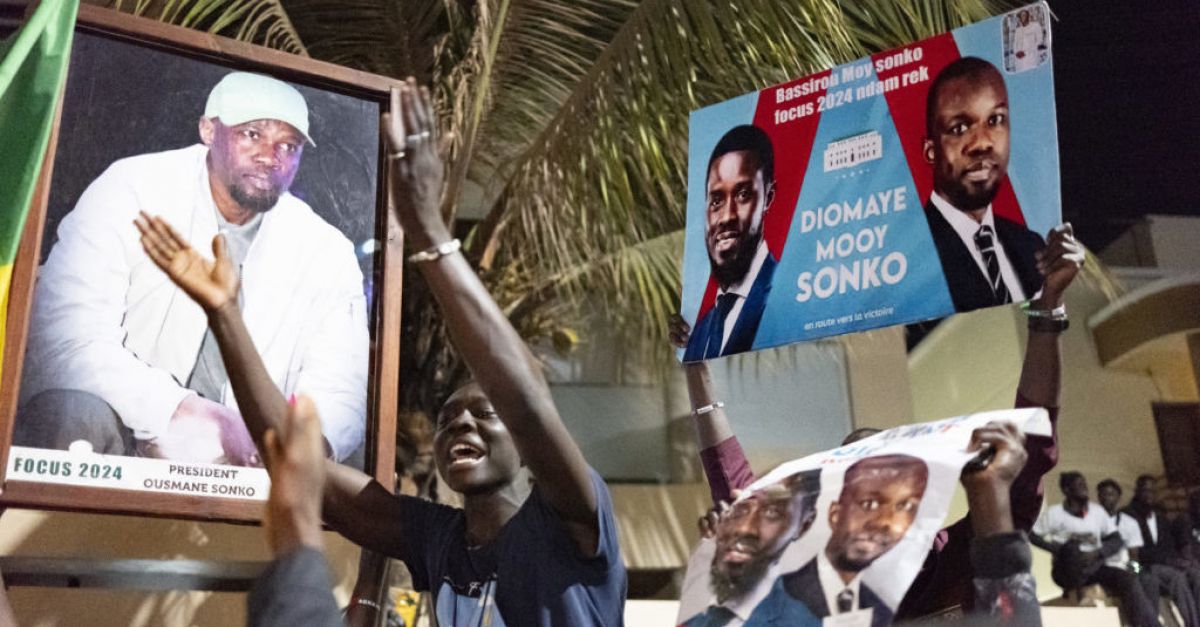 Висшият опозиционен лидер на Сенегал беше освободен от затвора преди президентските избори
