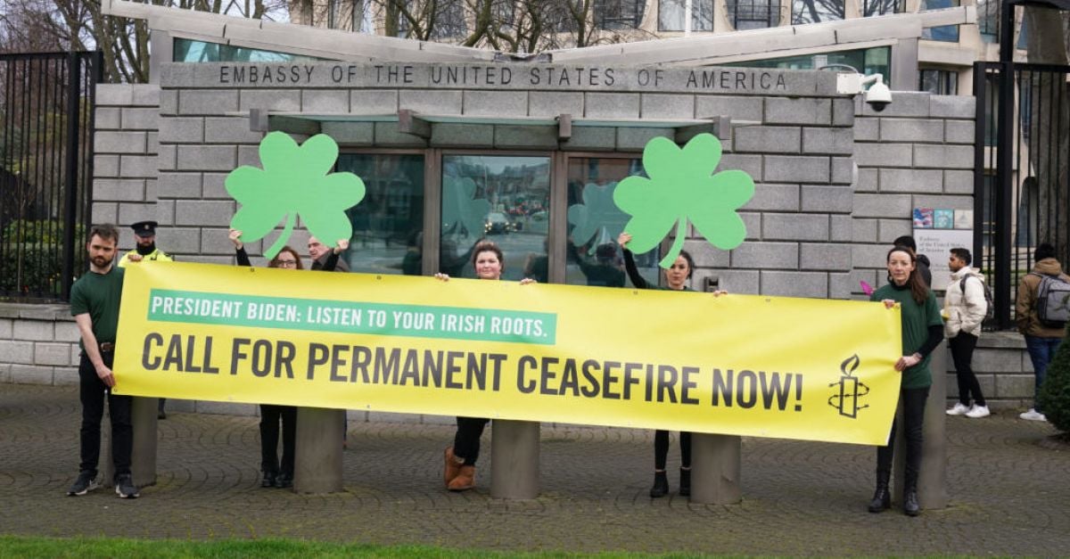 Протести се проведоха в Дъблин и Белфаст призовавайки президента на
