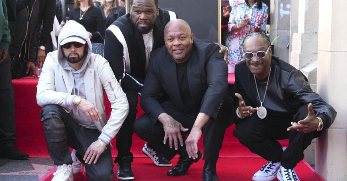 Хип-хоп магнатът Dr Dre беше удостоен със звезда на Холивудската