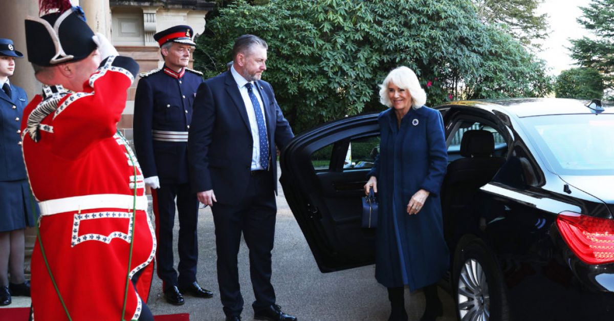 Британската кралица Камила е започнала посещение в Северна Ирландия.Боглер от