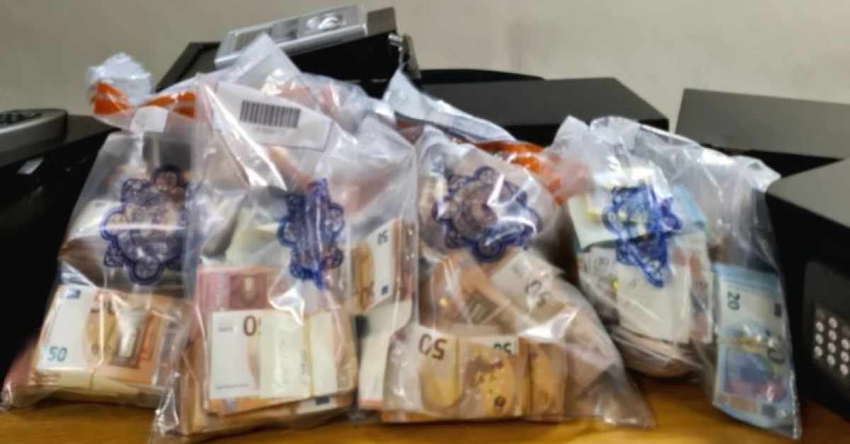 Gardaí конфискува 300 000 евро в Дъблин като част от разследване за пране на пари