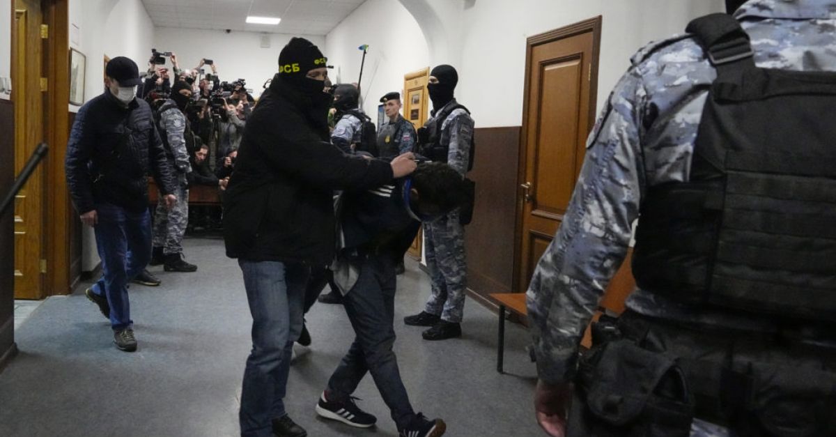 Заподозрени се явяват в съда за нападението в руска концертна зала