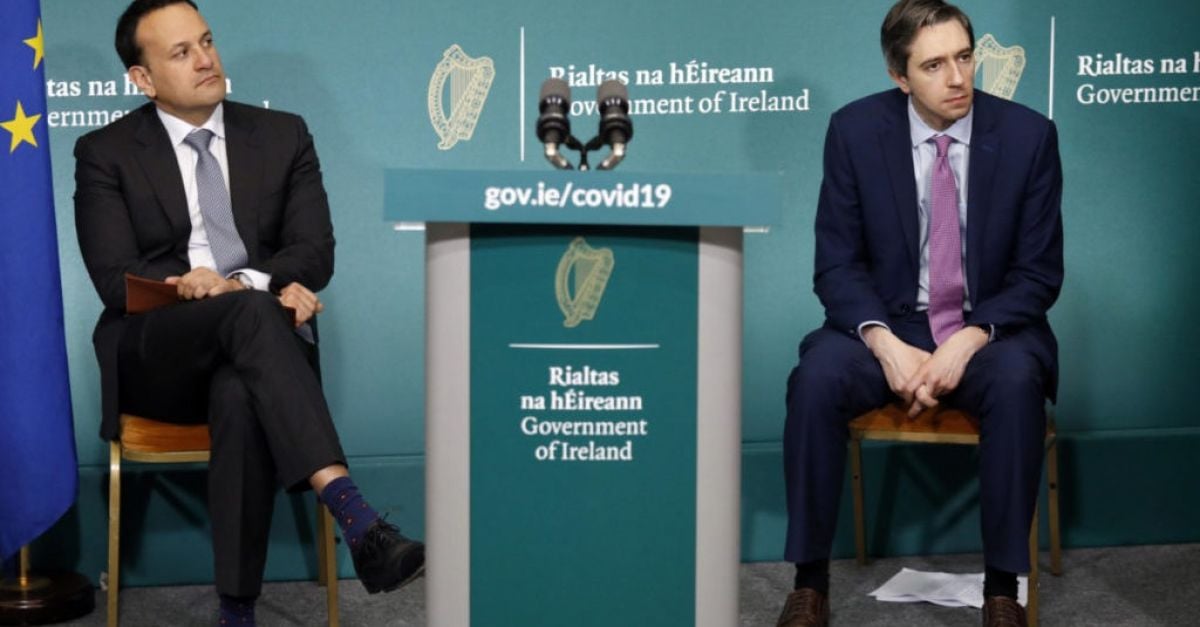 Новият лидер на Fine Gael Саймън Харис и Taoiseach Лео