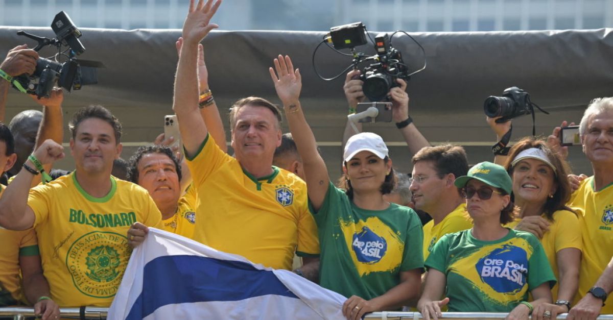 Бивш президент на Бразилия Джаир Болсонаро остана две нощи в