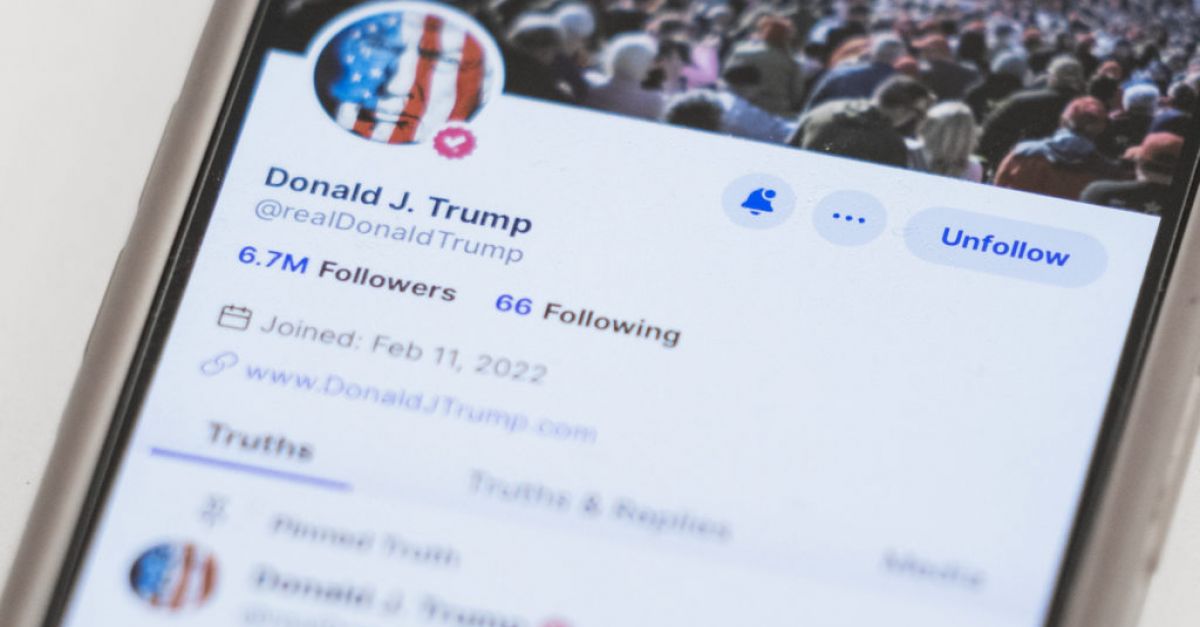 Социалната медийна компания на Тръмп скочи с близо 50% в първия си ден на търговия