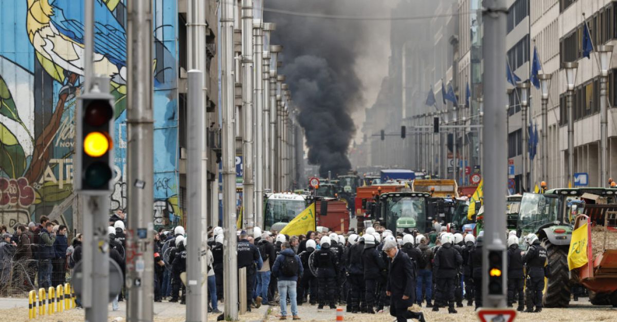 Фермери с трактори блокираха Брюксел на протест срещу политиките на ЕС