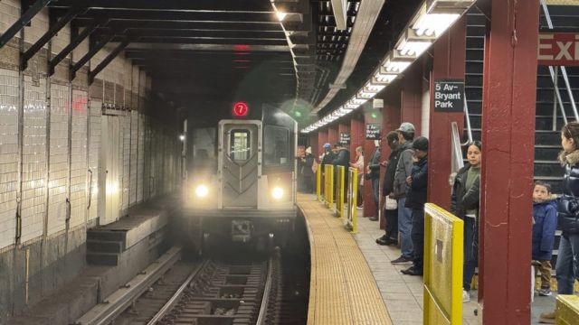 Nyc Subway Rider Dies After Being Pushed Onto The Tracks