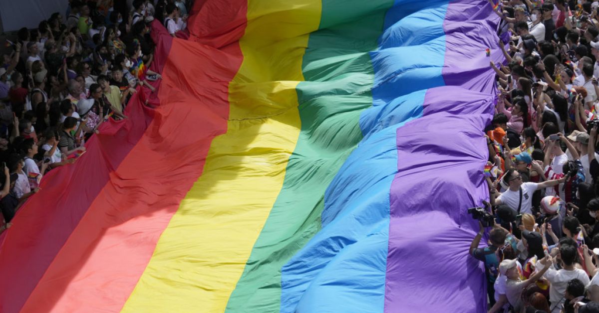 Тайландският парламент одобри законопроект за легализиране на еднополовите бракове