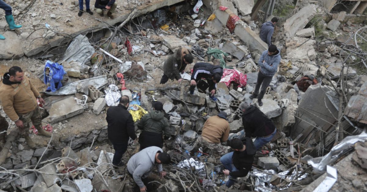 Израелските въздушни удари убиха девет души в Южен Ливан късно