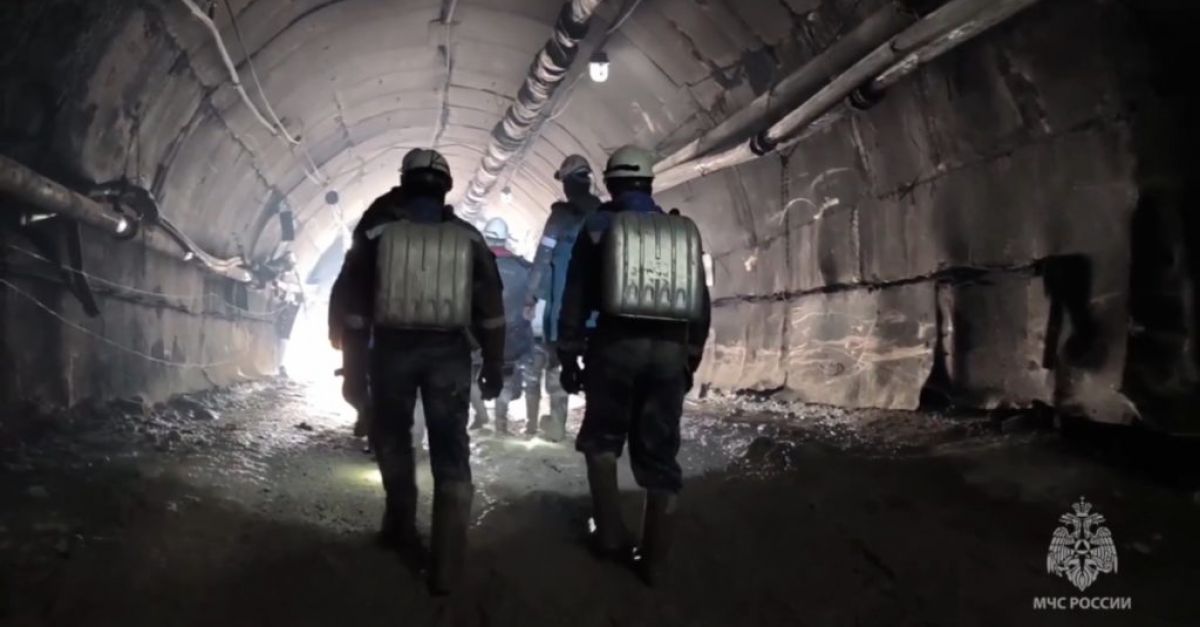 Руски златни миньори са обявени за мъртви, тъй като спасителната операция е прекратена
