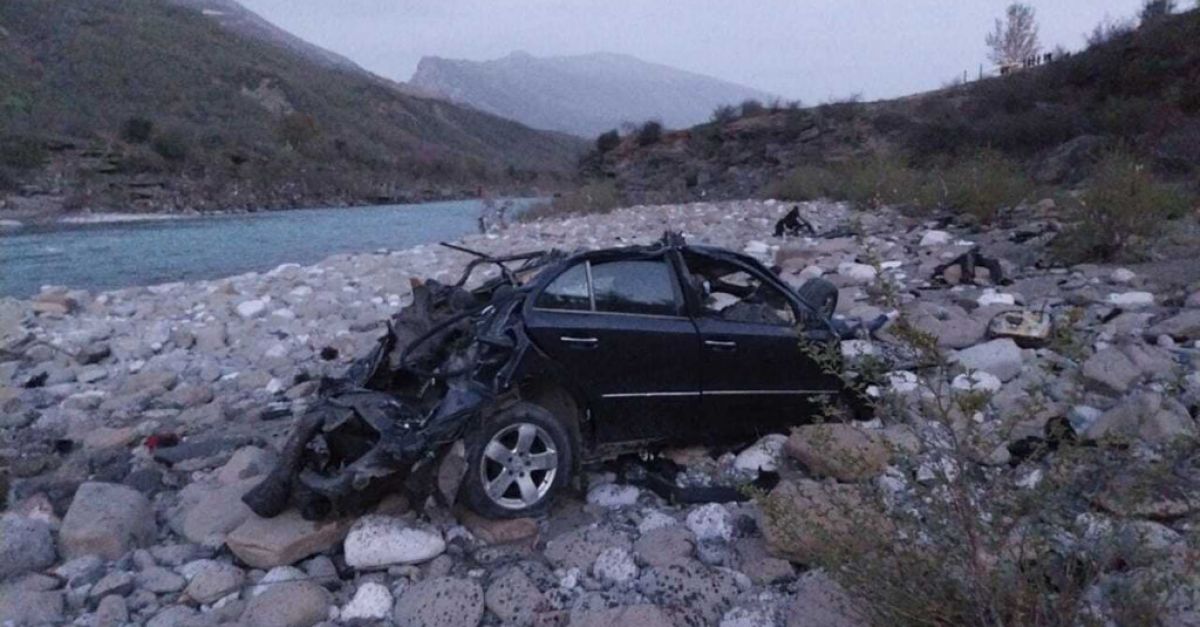 Кола се разби в река в Югоизточна Албания убивайки всичките