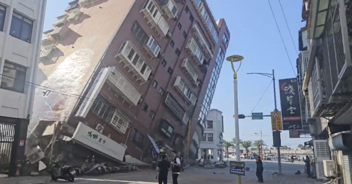 Мощно земетресение разтърси остров Тайван повреждайки сгради в южен град