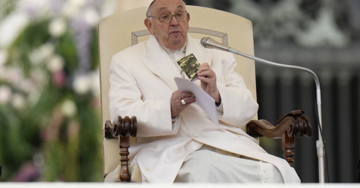Папа Франциск поведе хиляди хора в минута на мълчание да