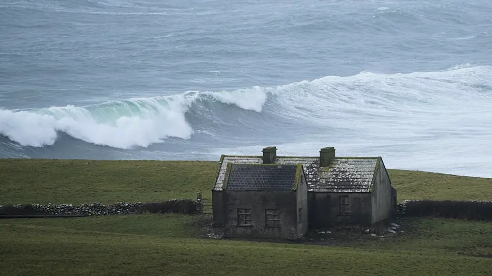 Orange Wind Warnings Issued Across 10 Counties