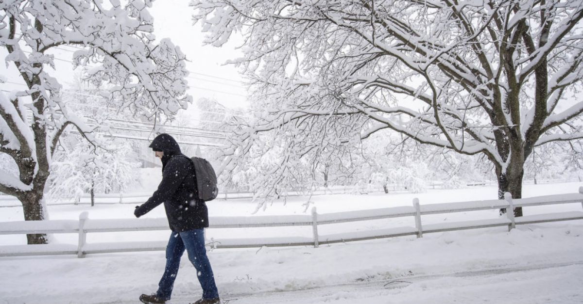 Големи прекъсвания, тъй като щатите на САЩ са засегнати от сняг, дъжд и силни ветрове