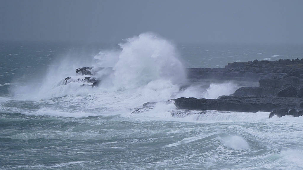 Storm Kathleen: Crisis management team meets as weather alerts updated