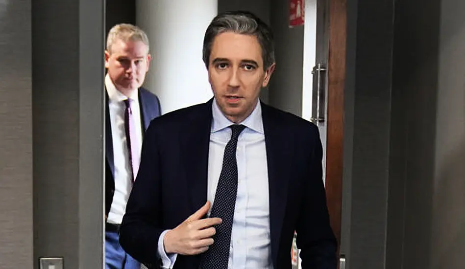 Simon Harris To Consider Cap On Pay For Department Secretaries-General