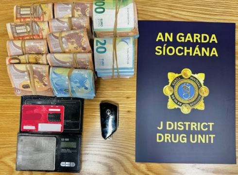 One Man Arrested As Gardaí Seize €14,000 In Cash, Car And Jewellery