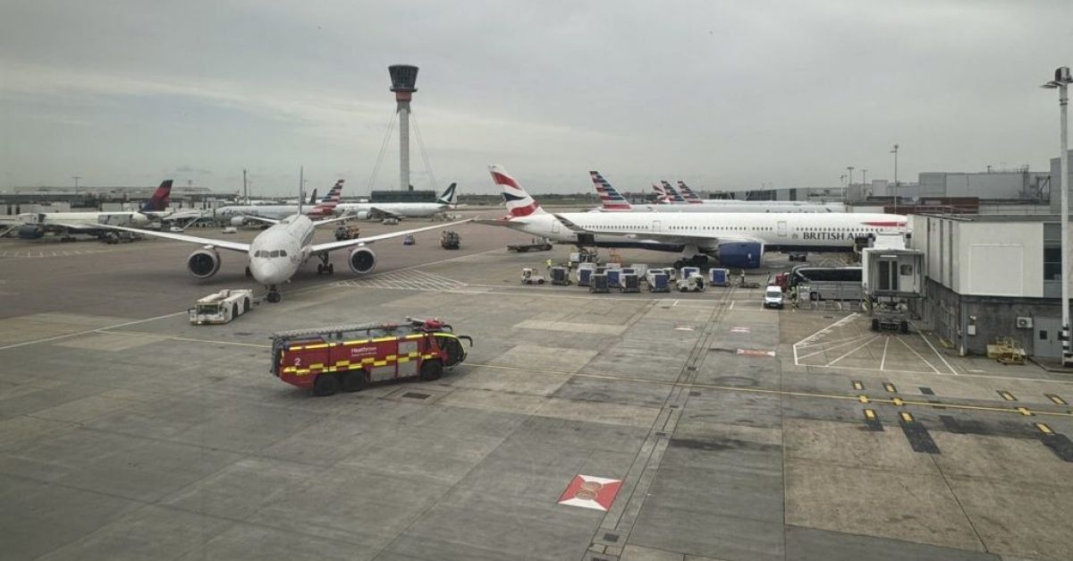 Самолети се сблъскаха по време на теглене на самолет на летище Хийтроу