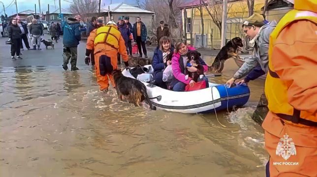 Russia Declares Emergency In Flood-Hit Region As Evacuation Efforts Continue