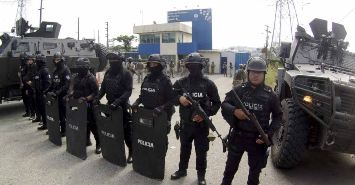 Международни лидери осъдиха Еквадор след като полицията в столицата на