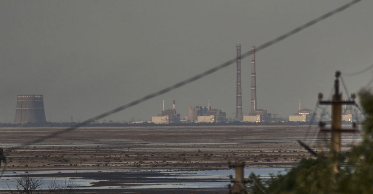Длъжностни лица в контролираната от Русия атомна електроцентрала в Запорожка