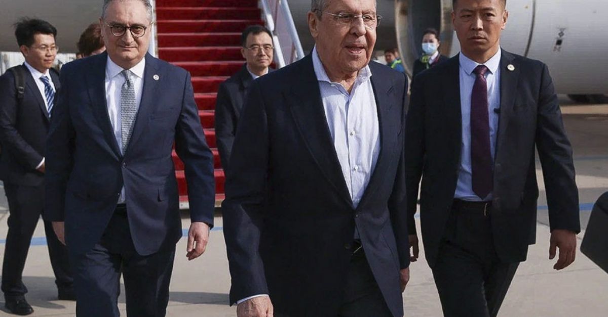 Руският външен министър посещава Пекин, за да подчертае тесните връзки с Китай