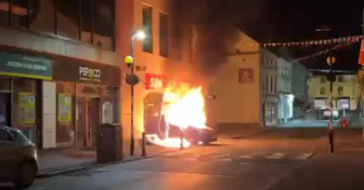 Gardaí разследва след като кола се вби в магазин в град Карлоу