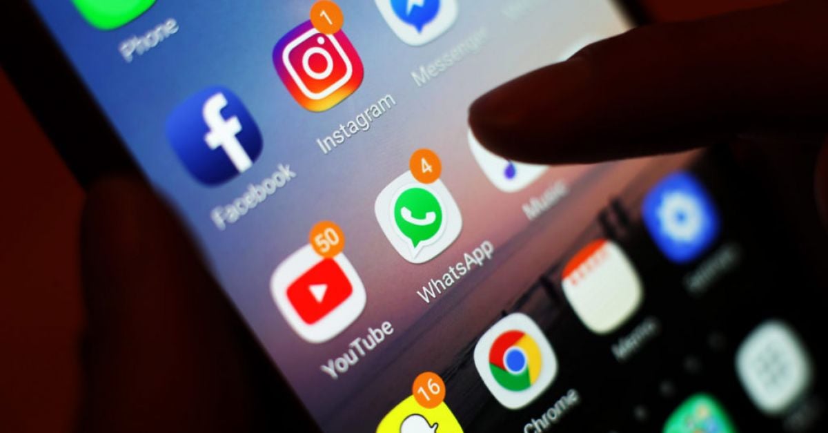 Две племенни нации съдят социални медийни компании за младежки самоубийства