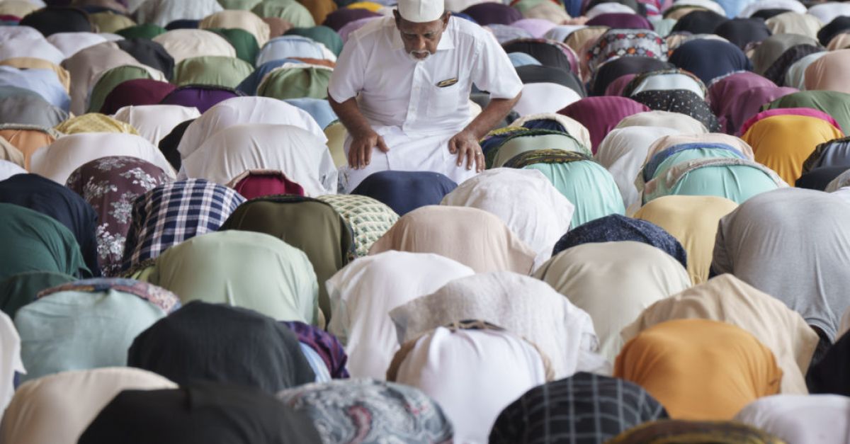 Празникът Eid al Fitr отбелязващ края на свещения за исляма месец