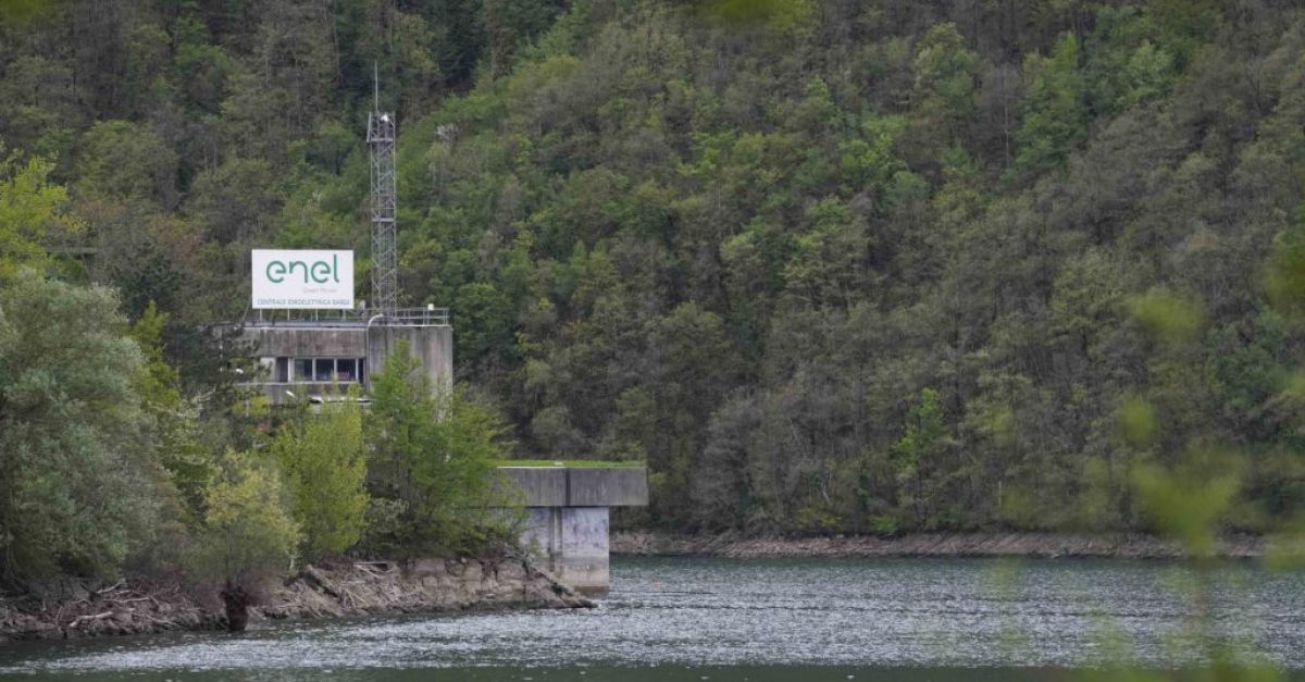 Водолазите откриха още две тела при експлозия във водноелектрическа централа в Италия