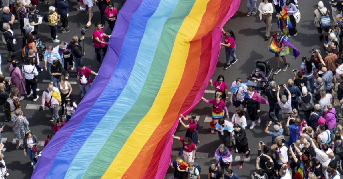Германският парламент одобри законодателство, което ще улесни транссексуалните, интерсексуалните и