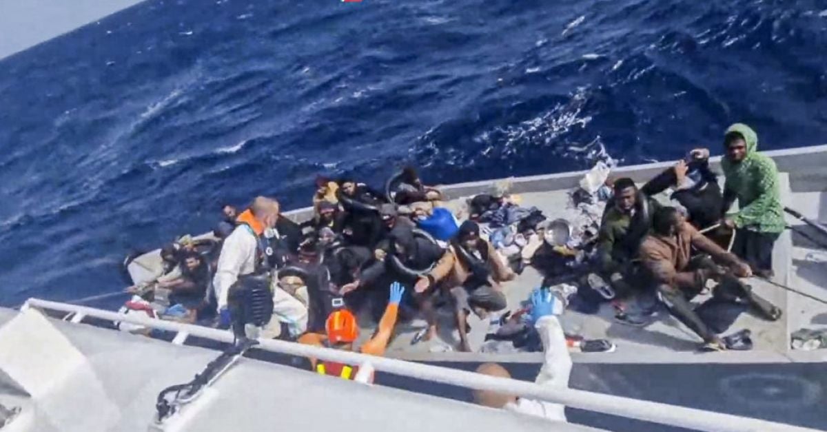 Италианската брегова охрана съобщи, че девет мигранти са загинали, след като лодка се преобърна край Лампедуза