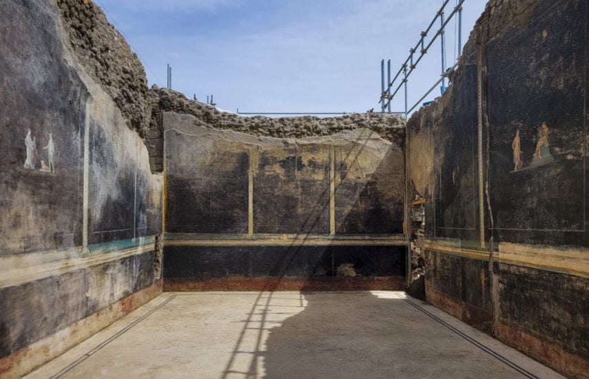 Archaeologists Excavating New Sites In Pompeii Uncover Sumptuous Banquet Hall