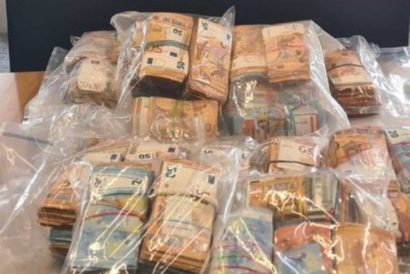 Woman (40S) Arrested After Seizure Of €500,000 In Cash