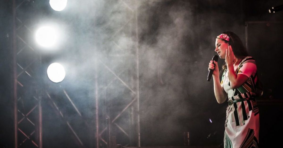 Лана Дел Рей прави дует с Били Айлиш по време на главното представление на Coachella