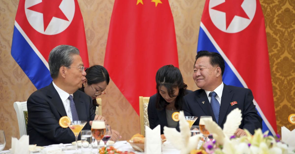 Висш китайски служител потвърди връзките със Северна Корея по време