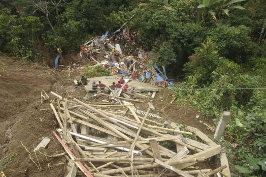 Landslides Hit Indonesia’s Sulawesi Island, Killing At Least 18 People