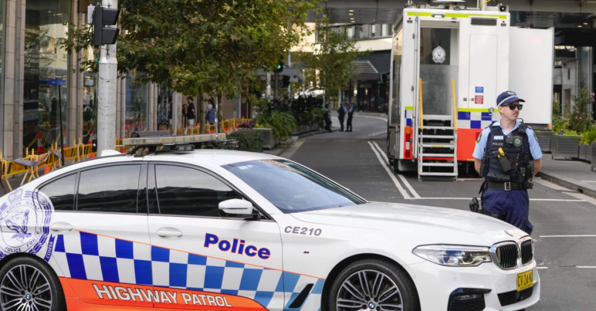 Мъж е арестуван след съобщение за намушкане с нож в църква в Сидни