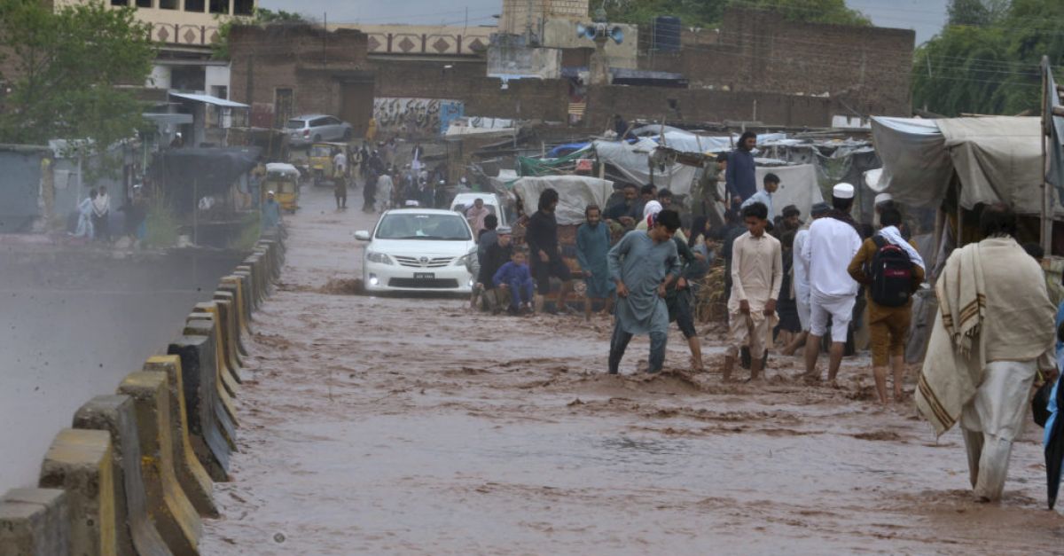 Броят на загиналите от четири дни дъжд в Пакистан нарасна до 63