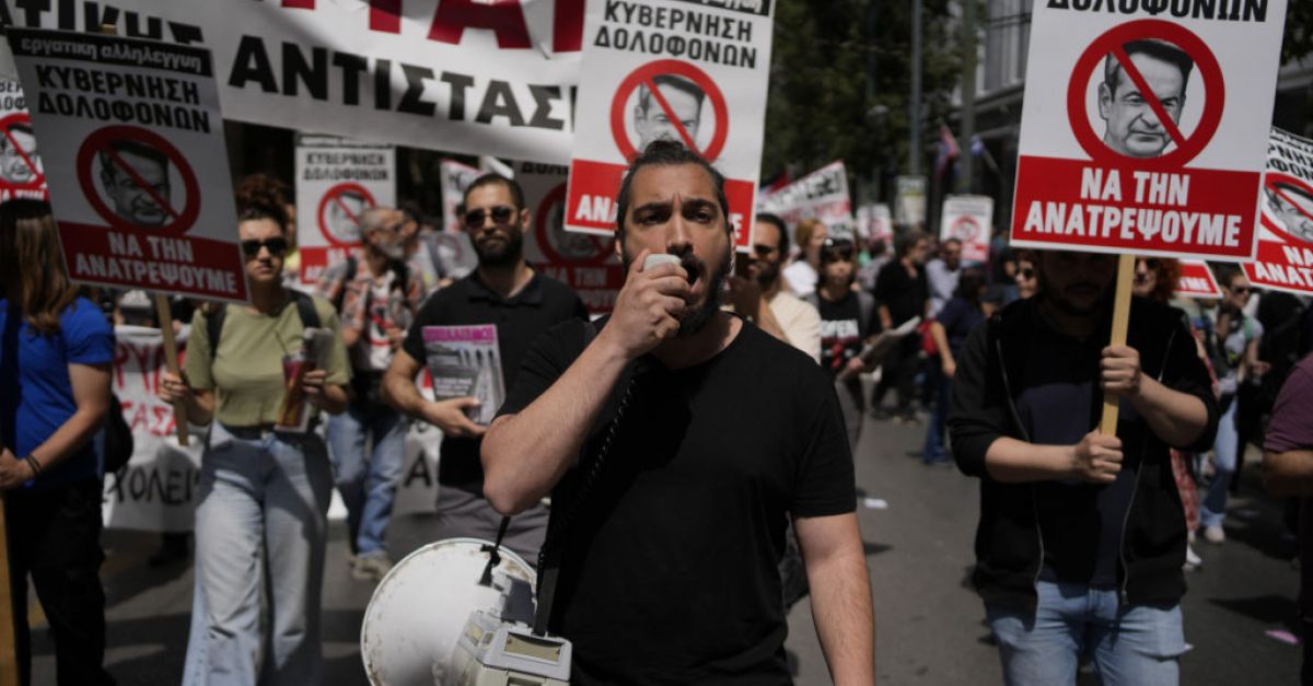 Стачките, свикани от най-големия профсъюз в Гърция, спряха фериботите, прекъснаха