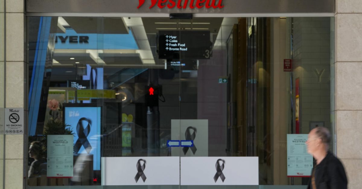 Търговски център в Сидни отваря отново след намушквания