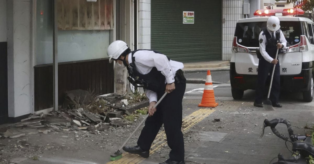 Силно земетресение което удари югозападна Япония остави девет души с