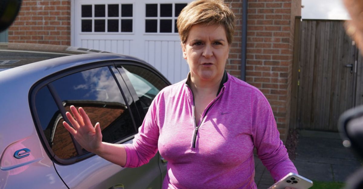 Sturgeon dit que c'est « très difficile » après que son mari ait été inculpé par la police