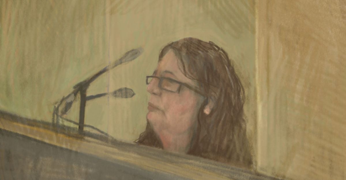 Жена в съда, обвинена в смъртоносно отравяне на семейството на бившия си съпруг с гъби